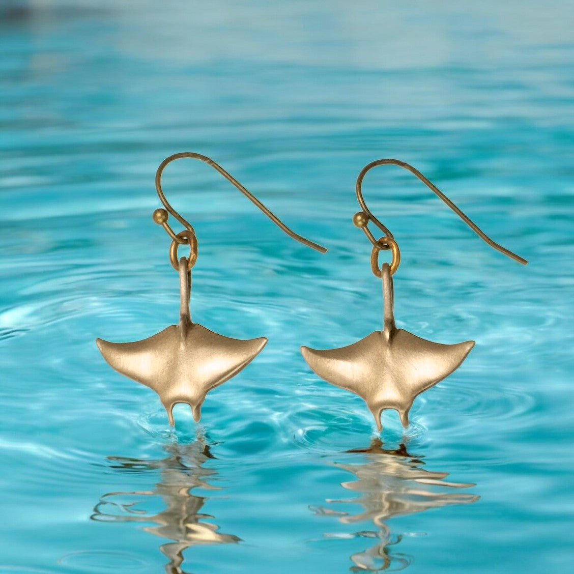 Manta Ray Drop Earrings, Bronze Manta Ray Drop Earrings, Sea Life Drop Earrings, Ocean Theme Earrings Bronze, Beachy Earrings - Big Blue