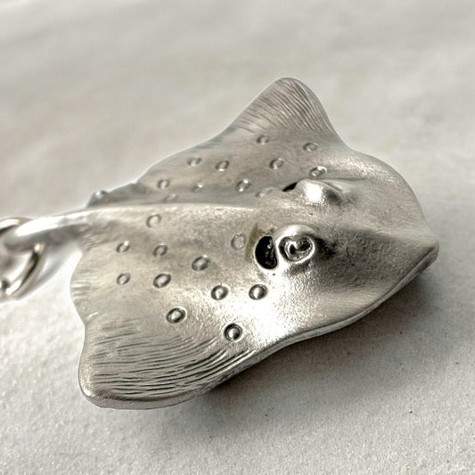 Stingray Keychain for Women and Men- Stingray Gifts for Women, Stingray Key Ring, Stingray Charm, Gifts for Scuba Divers, Sea Life Keychain - Big Blue