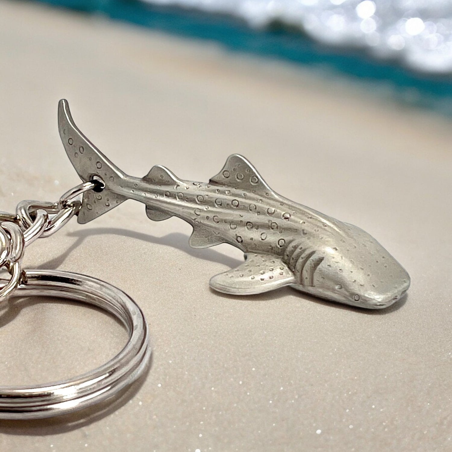 Whale Shark Keychain for Men and Women- Whale Shark Keychain Charm, Gifts for Shark Lovers,  Realistic Shark Key Ring Shark Key Fob - Big Blue