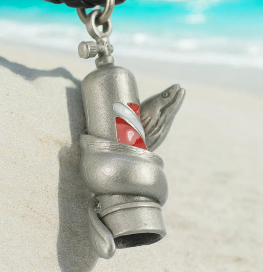 Moray Eel with Scuba Tank Necklace- Dive Gift for Women and Men, Realistic Moray Eel Scuba Tank Necklace with Diver Flag, Gifts for Divers, Scuba Gift - Big Blue
