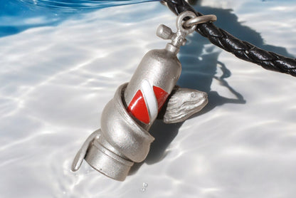 Moray Eel with Scuba Tank Necklace- Dive Gift for Women and Men, Realistic Moray Eel Scuba Tank Necklace with Diver Flag, Gifts for Divers, Scuba Gift - Big Blue