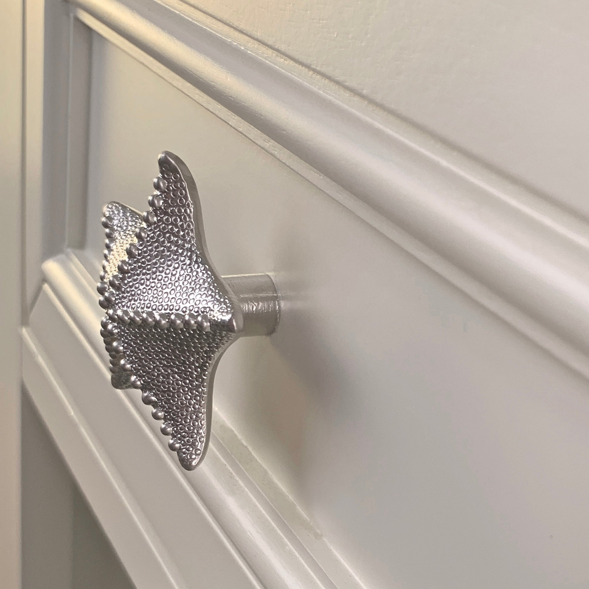 Starfish Drawer Pull/Knob Home Decor Pewter with Nickel or Brass Finish Starfish Drawer Pull/Knob Home Decor Pewter with Nickel or Brass Finish
